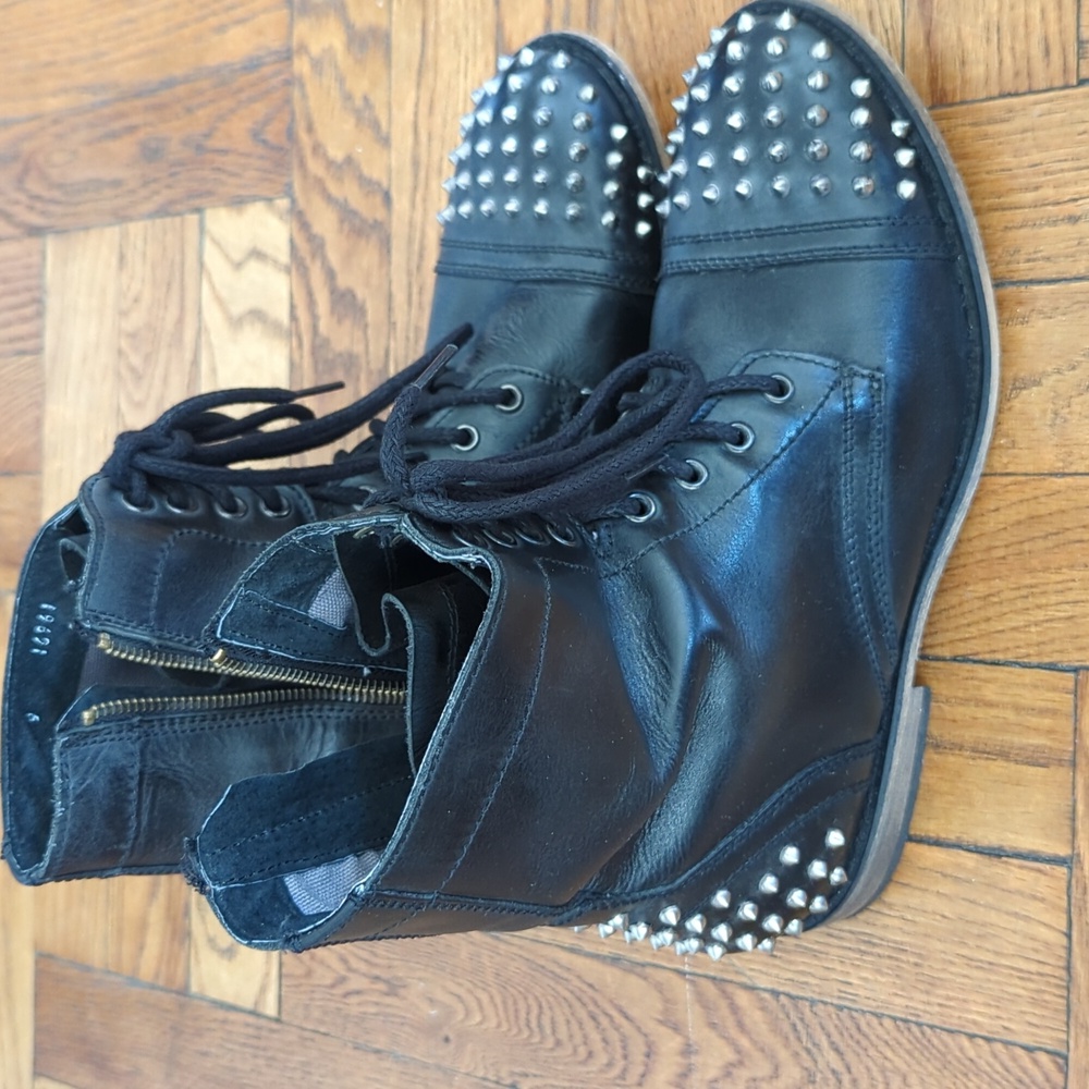 Mena boots